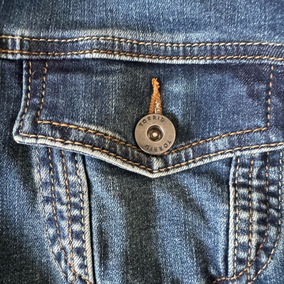 TORRID JEAN JACKET! Wonderful awesome Jean jacket. Women’s. - Picture 7 of 15